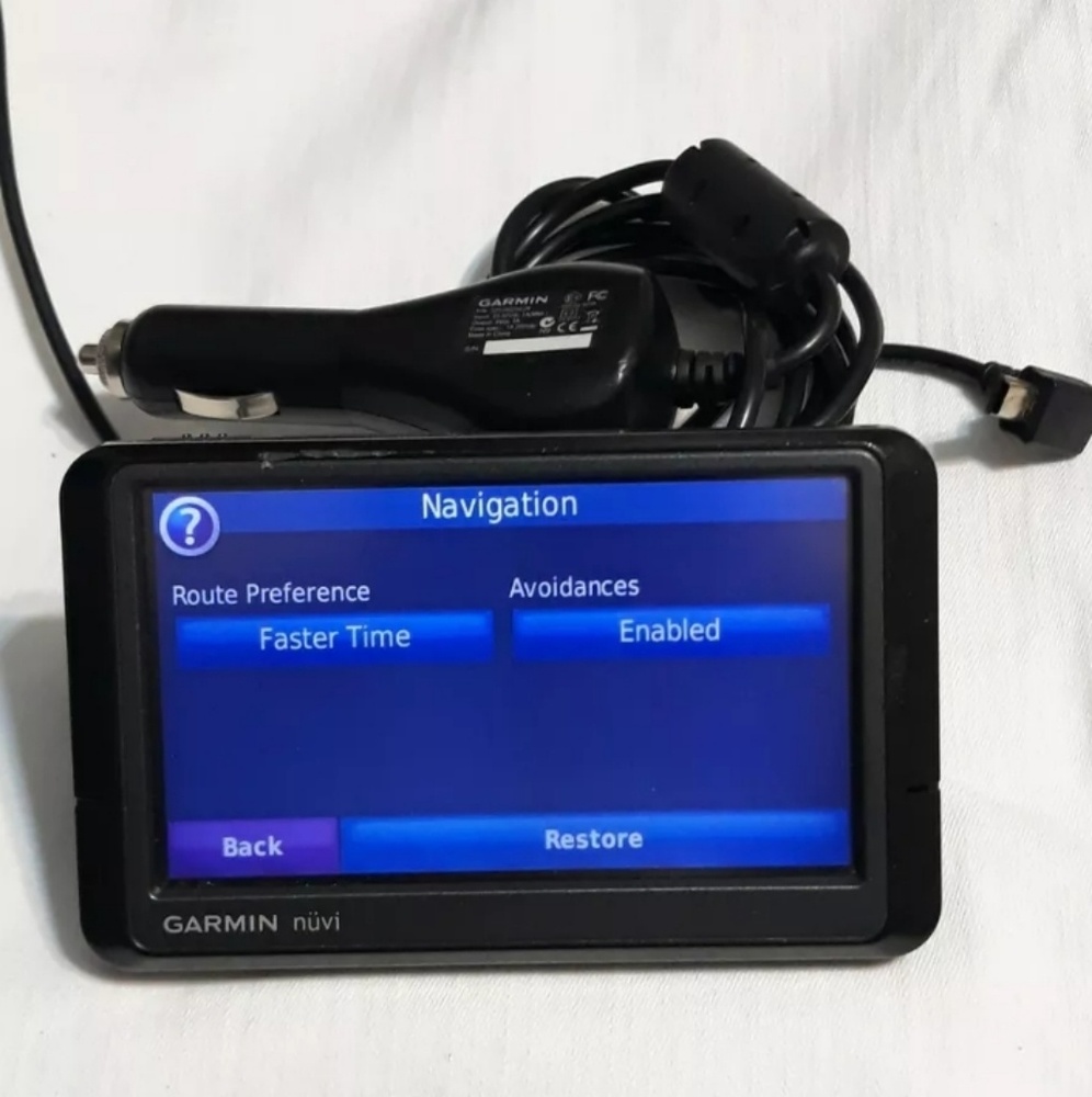 GARMIN 225W GPS WITH CAR CHARGER